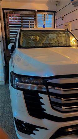 تۆیۆتا لاند کروزەر